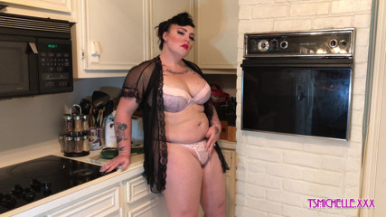 Kennston Entertainment: BBW shemale in kitchen