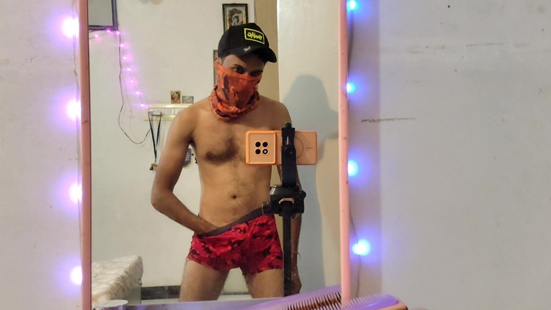 UltraHotBoy69: Işık aynası selfie'sini hisset