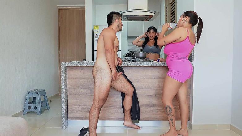 GIULIANA_BIG: Aku ngentot abang tiriku sendiri di dapur sama abang tiriku...