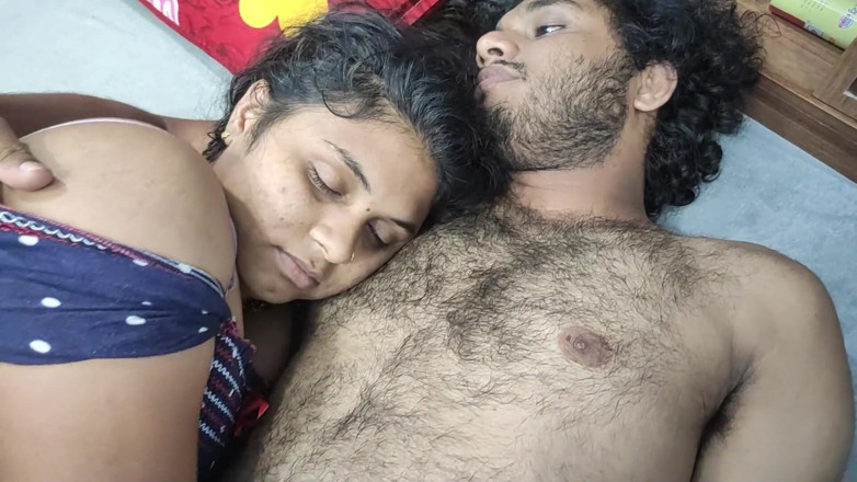 Vaigavarun45: Mallu la moglie traditrice ha del sesso romantico caldo con...