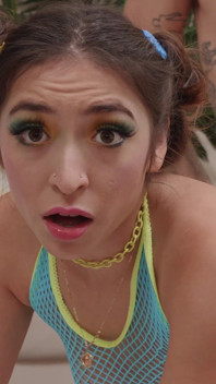 Búp bê nhỏ bé Amber Summer hứng tình vì màn làm tình mạnh bạo của Nade Nasty!