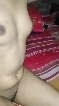 Eu și iubitul meu ne-am dus să ne pișăm împreună în întunericul nopții și atunci amândoi avem chemarea să ne futem.