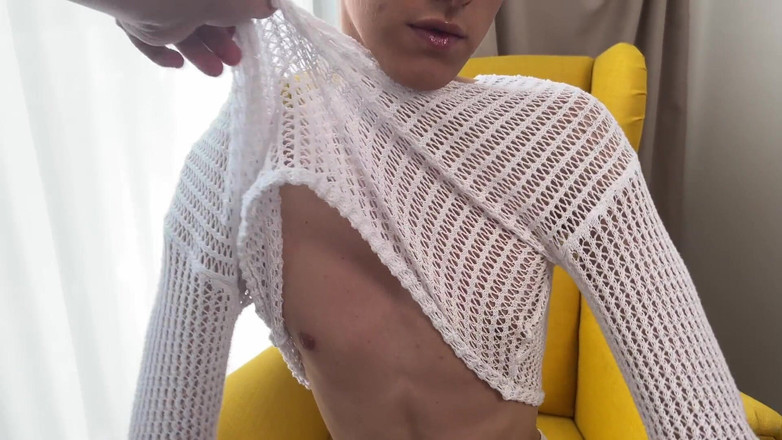 Sandro Jenner: Ragazzo carino sissy succhia un cazzo enorme e si scopa...