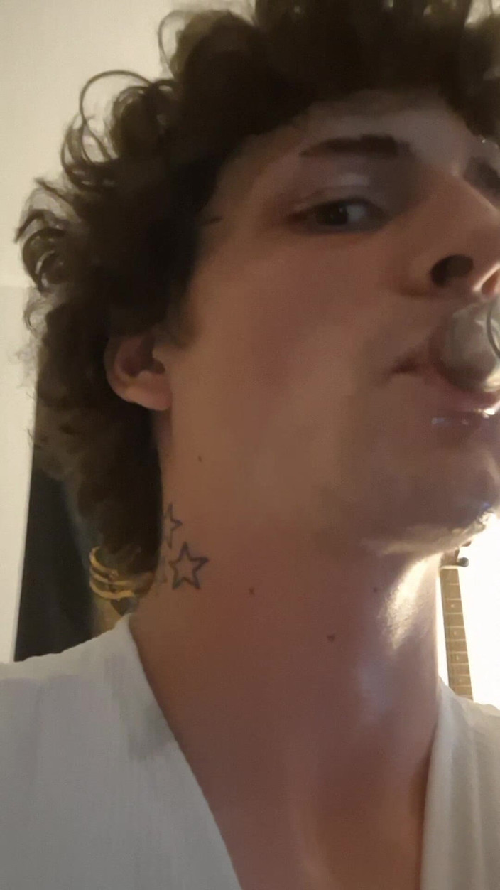 Josielove: Mula-mula saya memusnahkan dubur saya dan kemudian saya mengusik kencing...