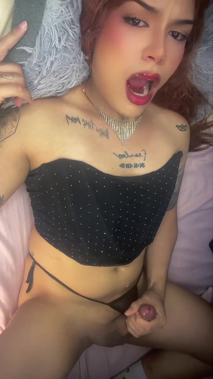 Anali Myers: Grosse Éjaculation, Trans Latina