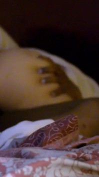 Amateur brünette mit dickem arsch reitet bbc