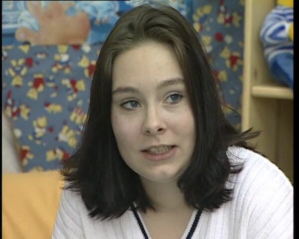 YOUR FIRST PORN: Eva trekt zich af met een glimlach op haar gezicht