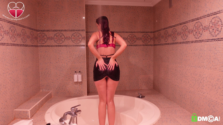 Candystart Videos: Insaponata nella doccia. Adorazione del culo. Abito bagnato