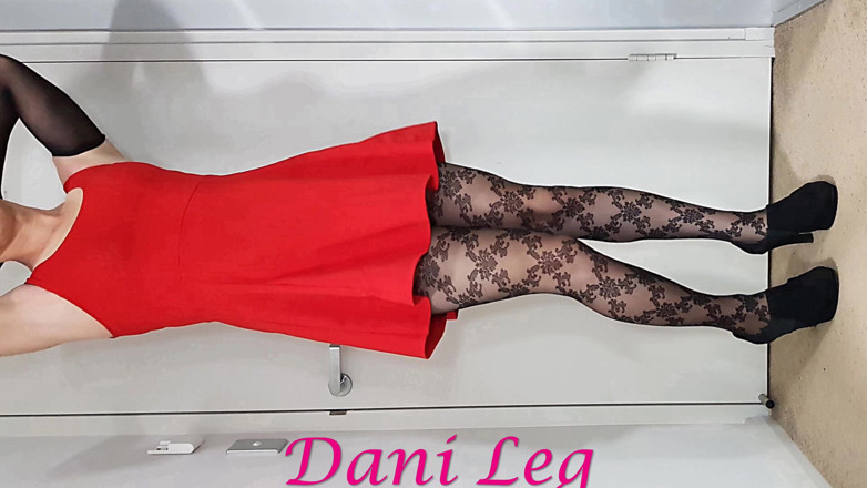 Dani Leg: La gamba sexy di dani con fontana viene su collant...