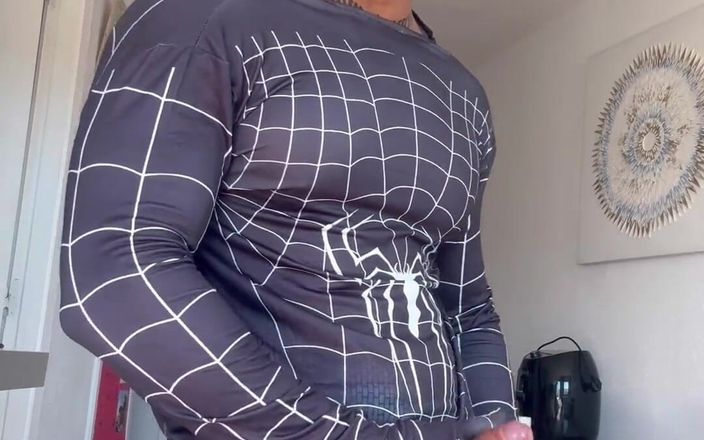 BoyGym: Homem-aranha com pau gordo falando sujo