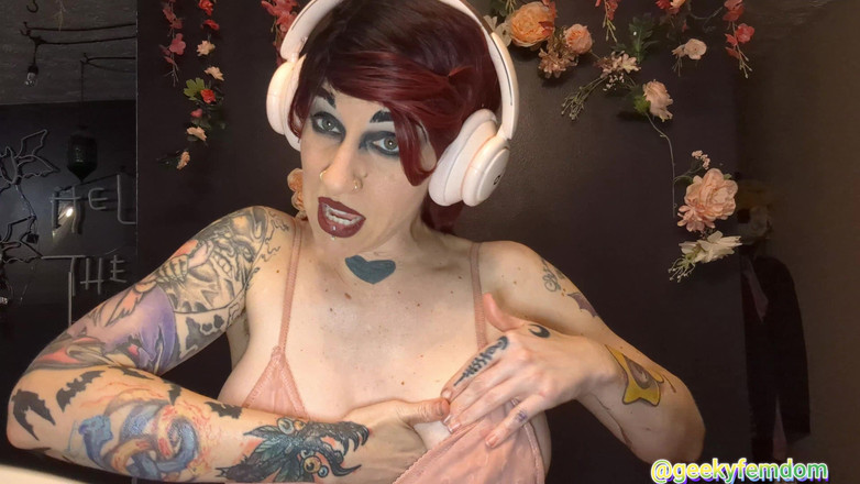 Geeky Femdom: Futa Gamer Girl