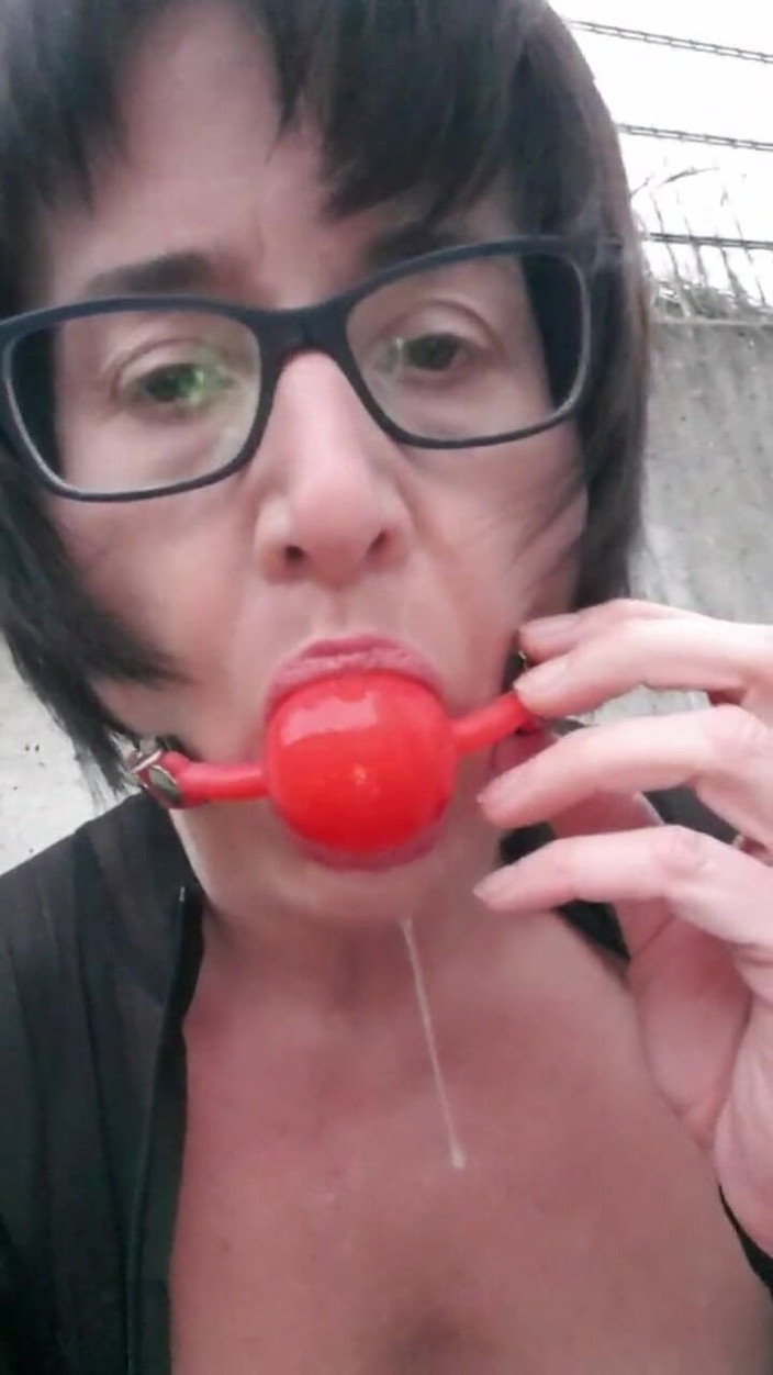 JulieEroticDress: Flux de ejaculare feminină cu sclavă