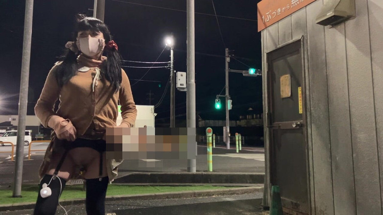 megu2002: Instrucțiuni de la Antrenorul No6 Expunere masturbare în parcarea din fața...