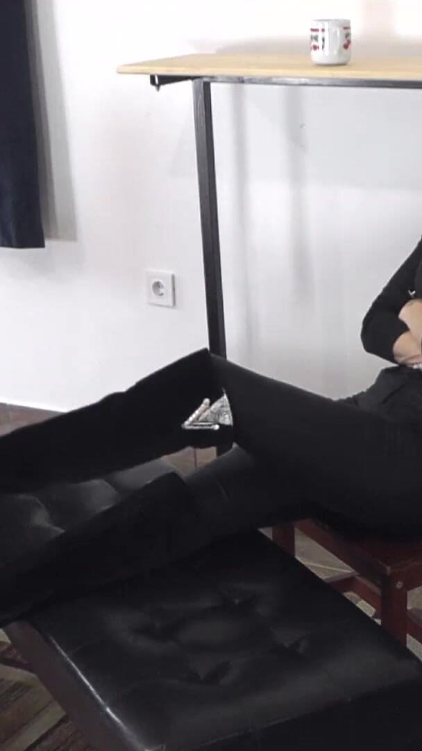 Sadurnus: Tatjana memanggil dua pelayan