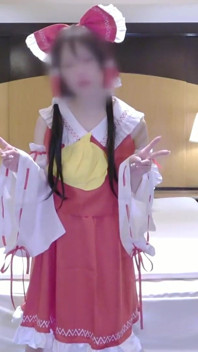 Schlankes, downer style spiel-mÃ¤dchen, Cosplayerin zeigt wieder ihren ruhigen Charme als Reimu-Schrein-jungfrau 2