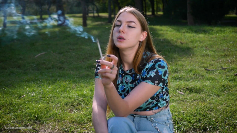 Russian Smokers: Seductive Russian Beauty Smoking Cigarette Studio Vibes