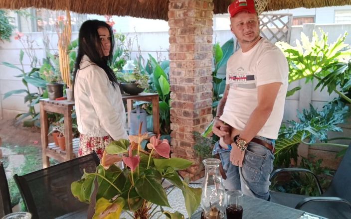 Bigjoefuckalott: Melancap dengan isteri jiran saya di luar di teres