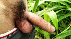 Desimast7: Ao ar livre punheta e gozada na grama