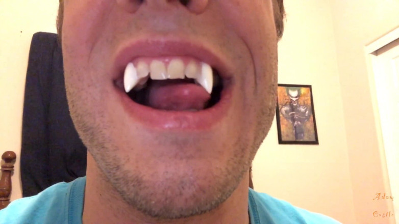 Adam Castle Solo: Vampiro provoca encogido homo antes de comer