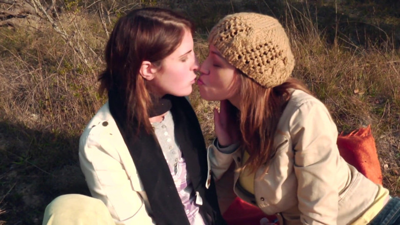 Outdoor Fucktivities: La tettona lo prende dalla sua ragazza troia