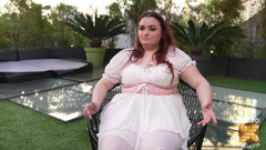 Porno Baguette: Amandine, donna gorgreosa, viene scopata davvero duramente da due uomini