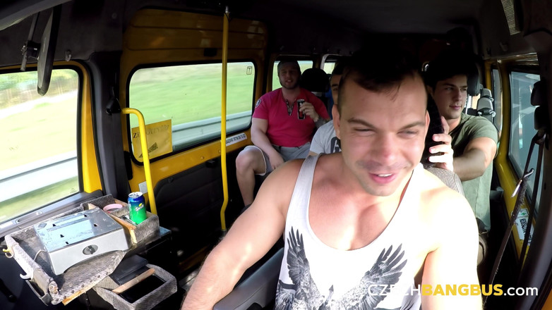 Czech Bang Bus: Çek bang otobüs 3 büyük memeli orta yaşlı seksi kadınla ateşli...