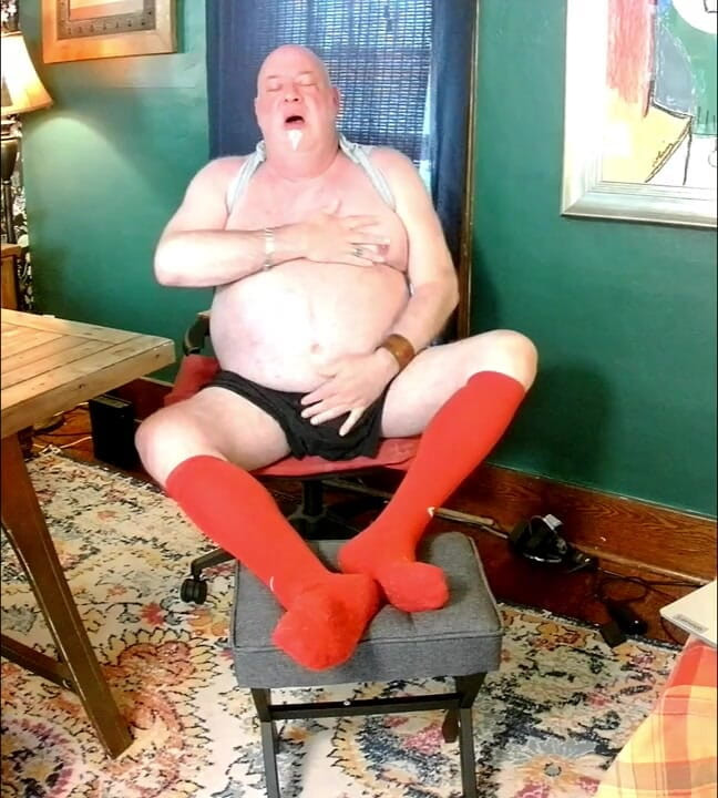 beardaddychub: Beardaddychub honí v Dlouhých červených ponožkách a červeném jocku!