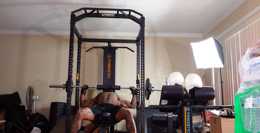 Hallelujah Johnson: Plyometrik eğitim kullanan direnç eğitimi egzersizi verimli kontrol ve zemin...