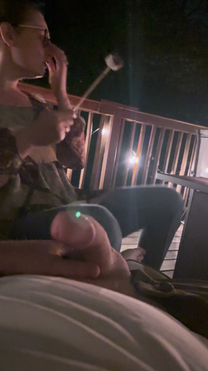 BeautfiulBJ25: Wife Eats Roasted Marshmellows off My Cock
