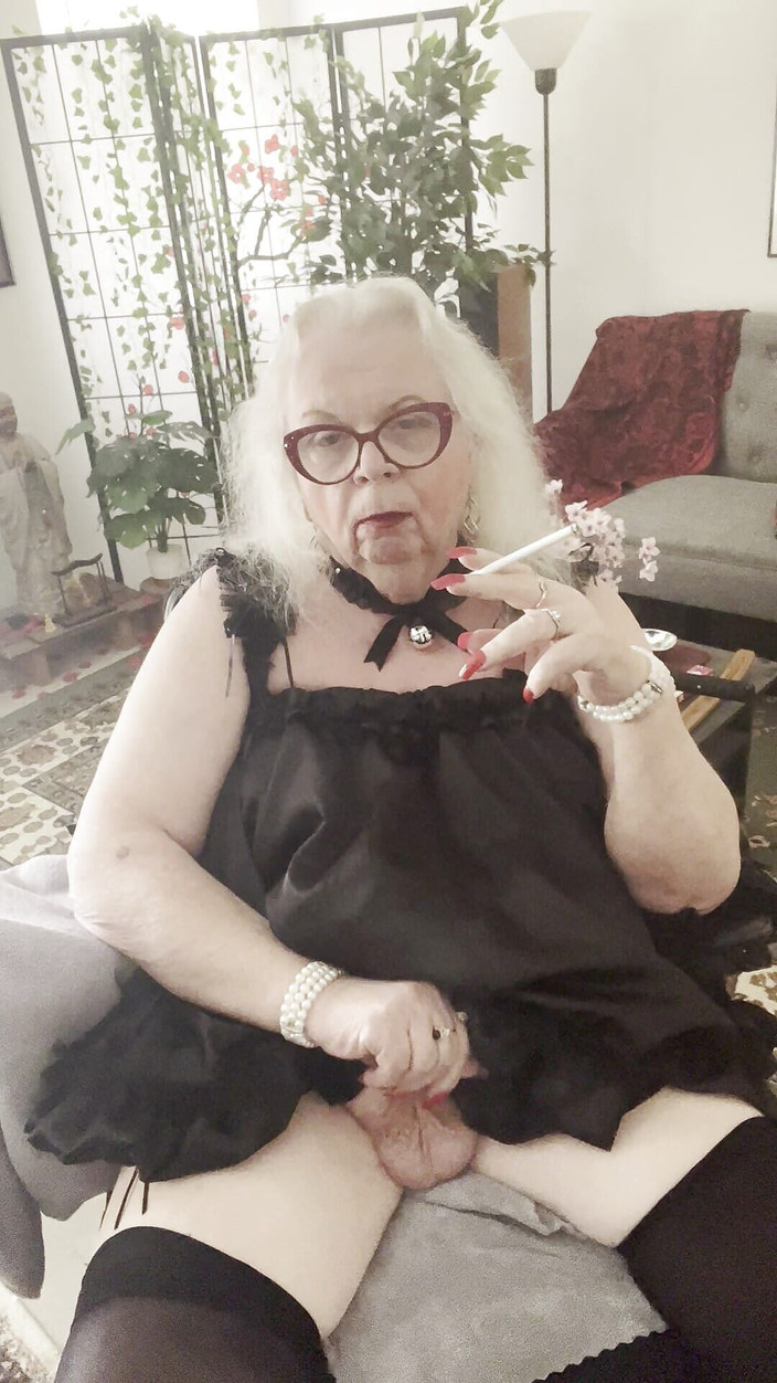 Constance: 私は私の小便を楽しんでいます