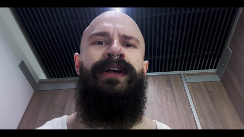 Mister Stone: J’ai remarqué que tu me fixais pendant que je suais...