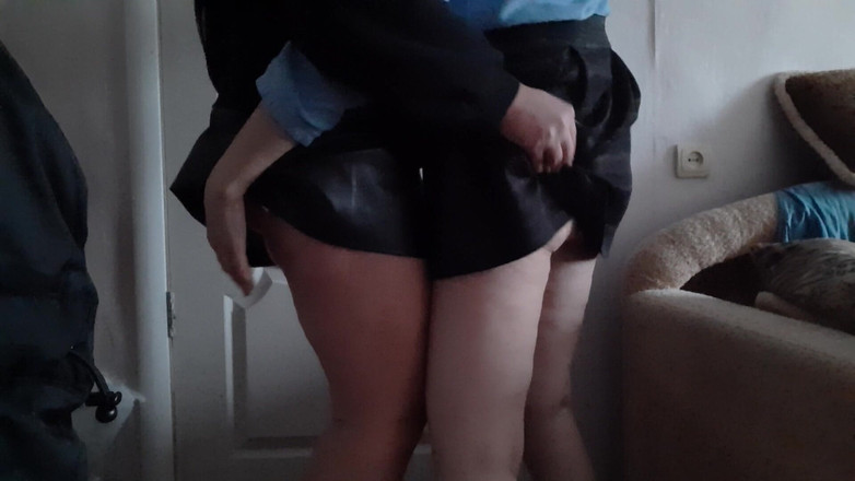 Lesbian-illusion: În timp ce tatăl meu vitreg era la serviciu, mi-am...