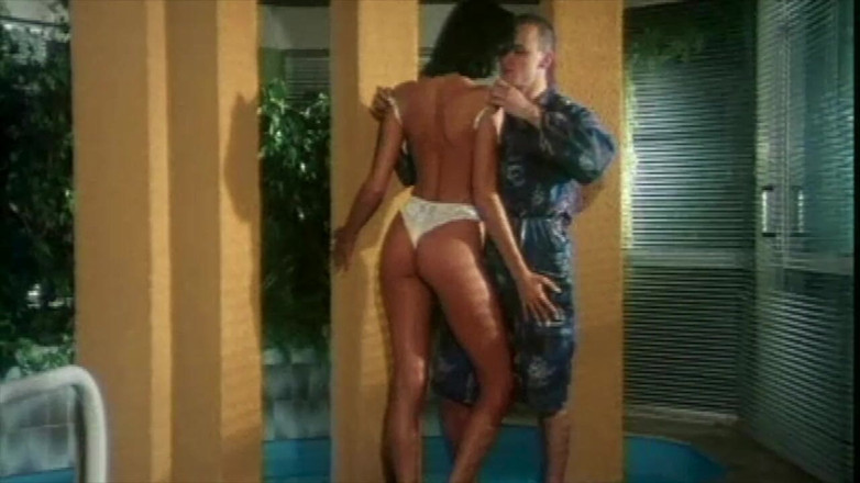 Inhonorof porn: Erkek arkadaşını başka bir kızla sikişirken yakalıyor ve onları izlerken...