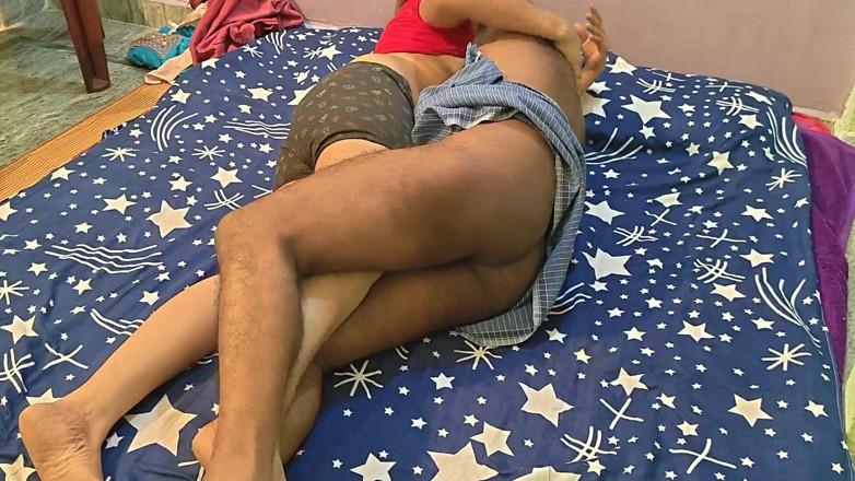 Sexy sindu: Suri rumah menghisap pepek