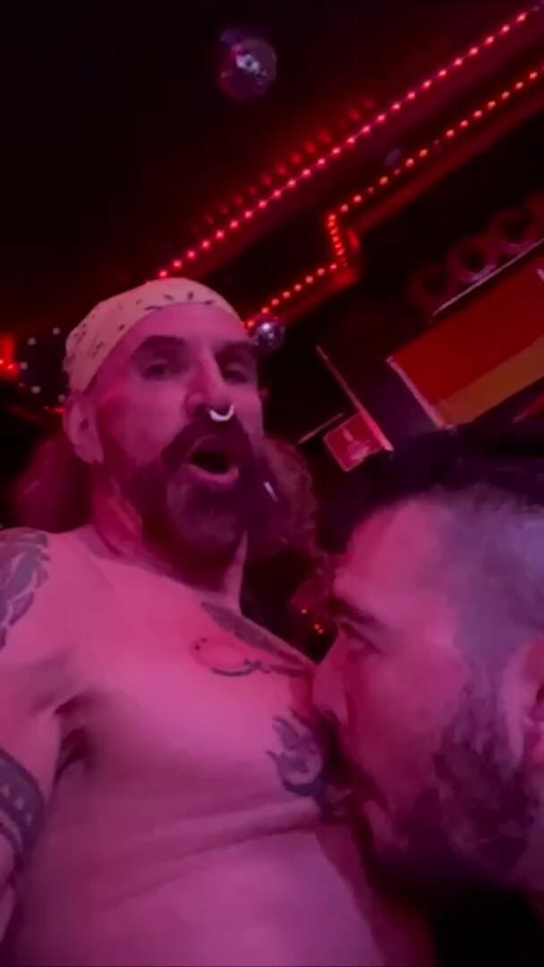 Trent Beaufort: Melayani ayah tiri sange di klub malam