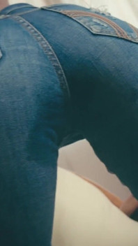 Stökigt squirtar på Hollister Jeans. Våt gren