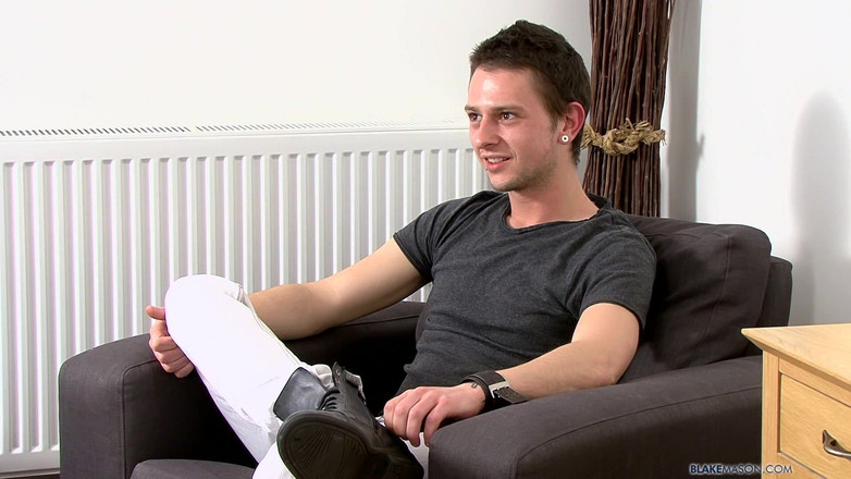 Blake Mason: Новий хлопець Калеб гладить його