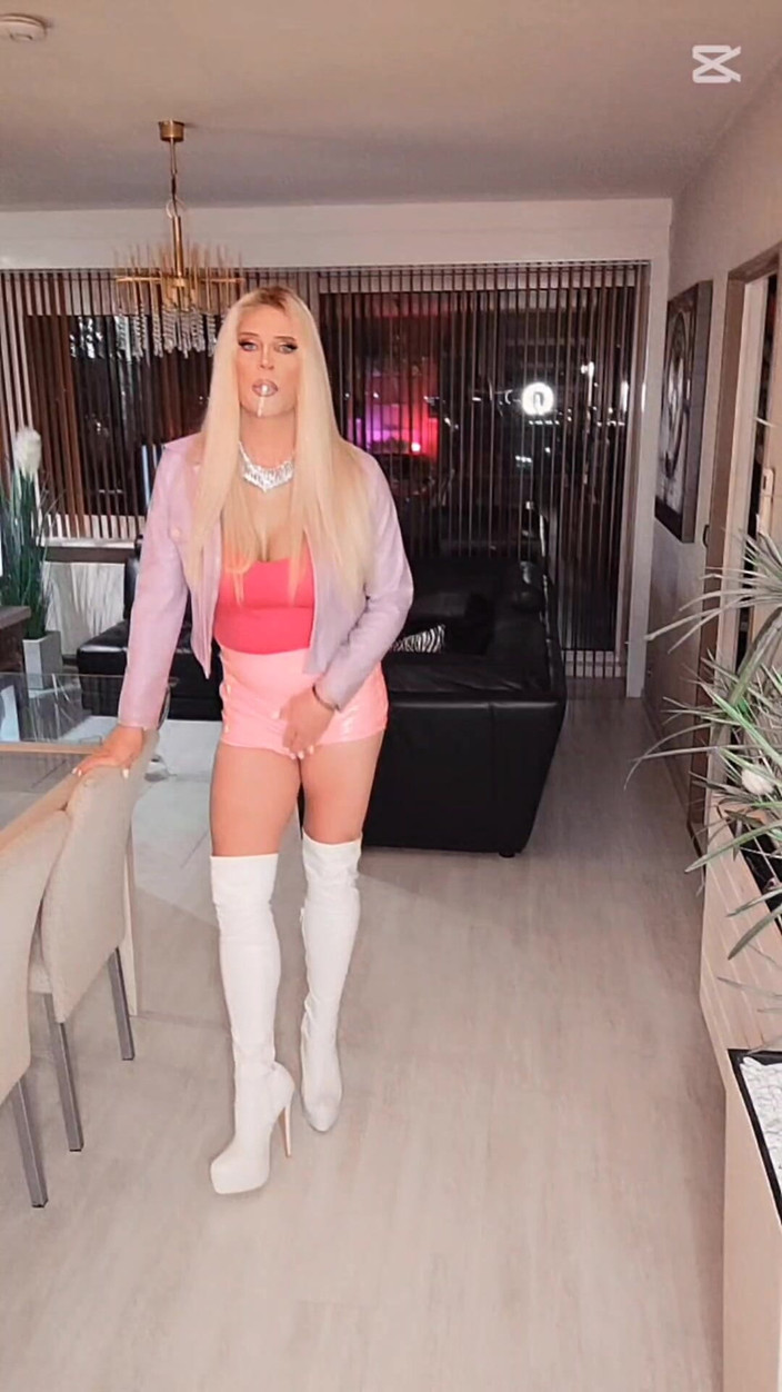 Melissa Glamour: 2 Tenues Cuir POV Fumer Maîtresse Giclées