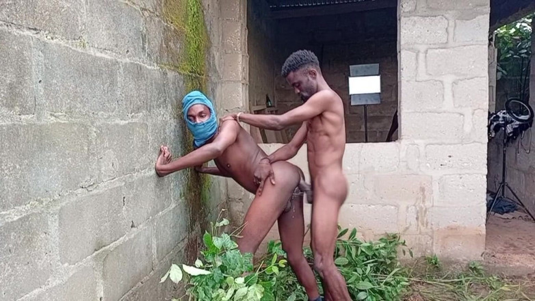 Sexydaddy: Dos pastores vistos dentro de un arbusto