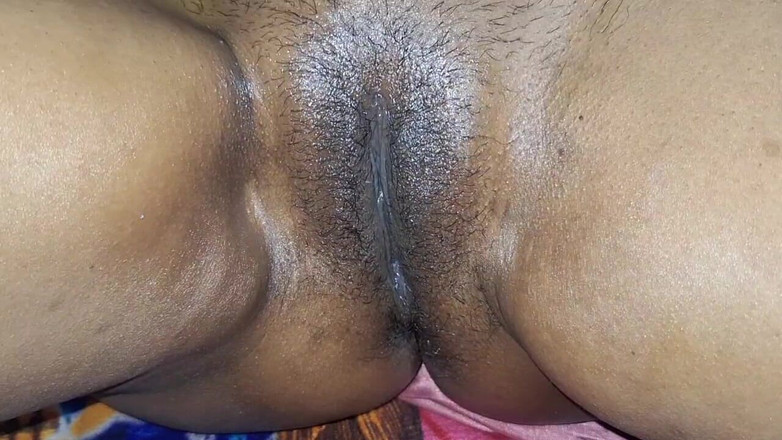 hot suman: Safada trabalhadora fodida por sua esposa dona movendo os dedos...