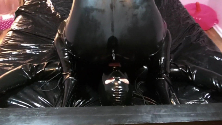 Domina Lady Vampira - SM Studio Femdom Empire: Lessions trong latex