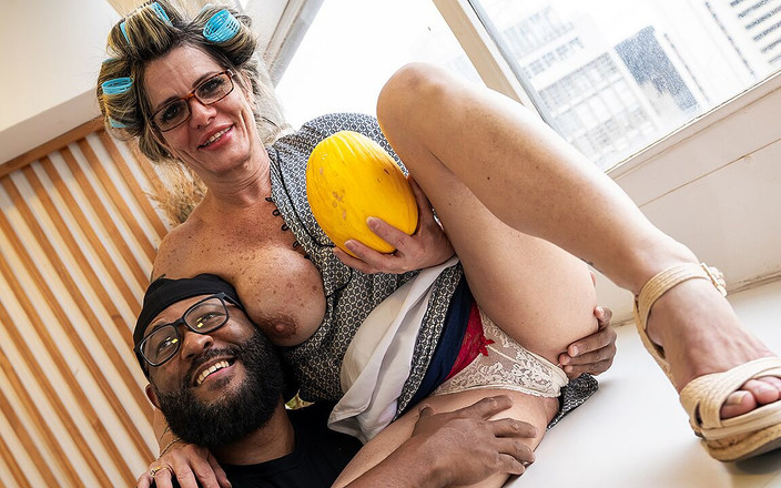 Only Taboo: Зрелую в задницу трахнул овощной поставщик