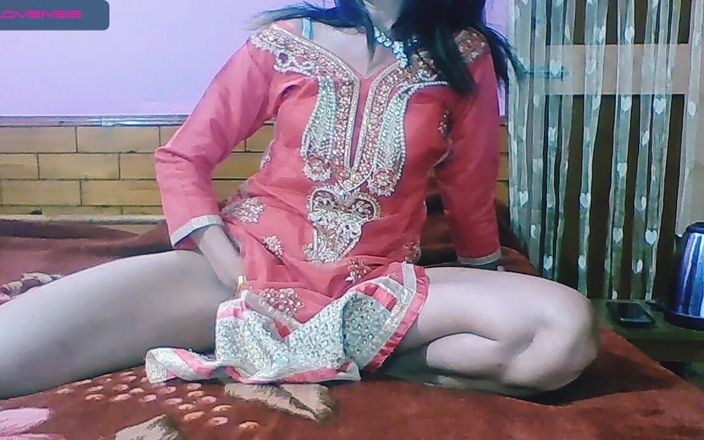 Bolly Karma: MiLF lussuosa a tempo pieno.