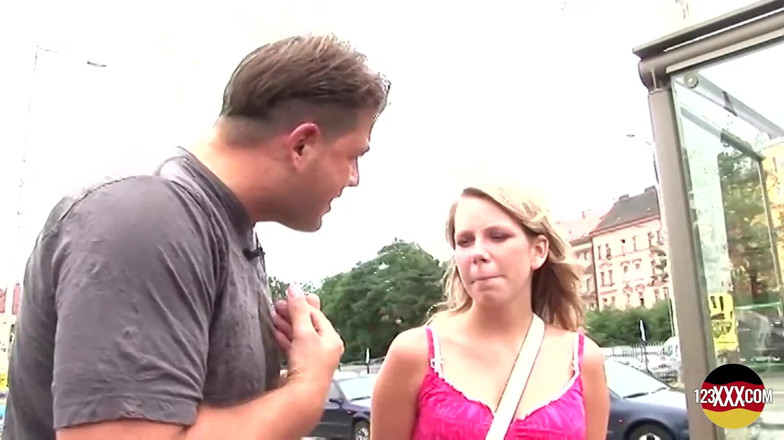 123XXX - Fucked Amateurs in Germany!: Jonge blondine opgepikt voor neukpartij buitenshuis