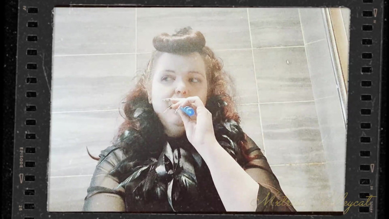 Mxtress Valleycat: Gothic Vape Domination