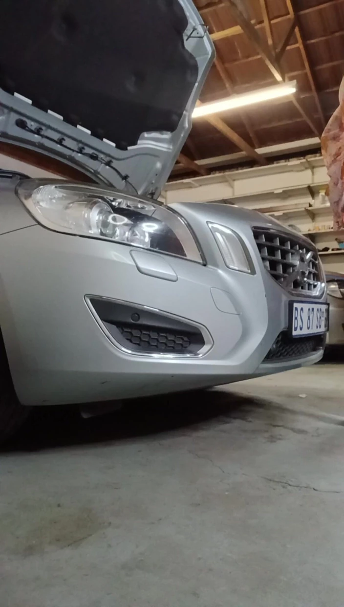 Mysticbabe8: My Car Broke Down and Had a Horny Mechanic Helping...