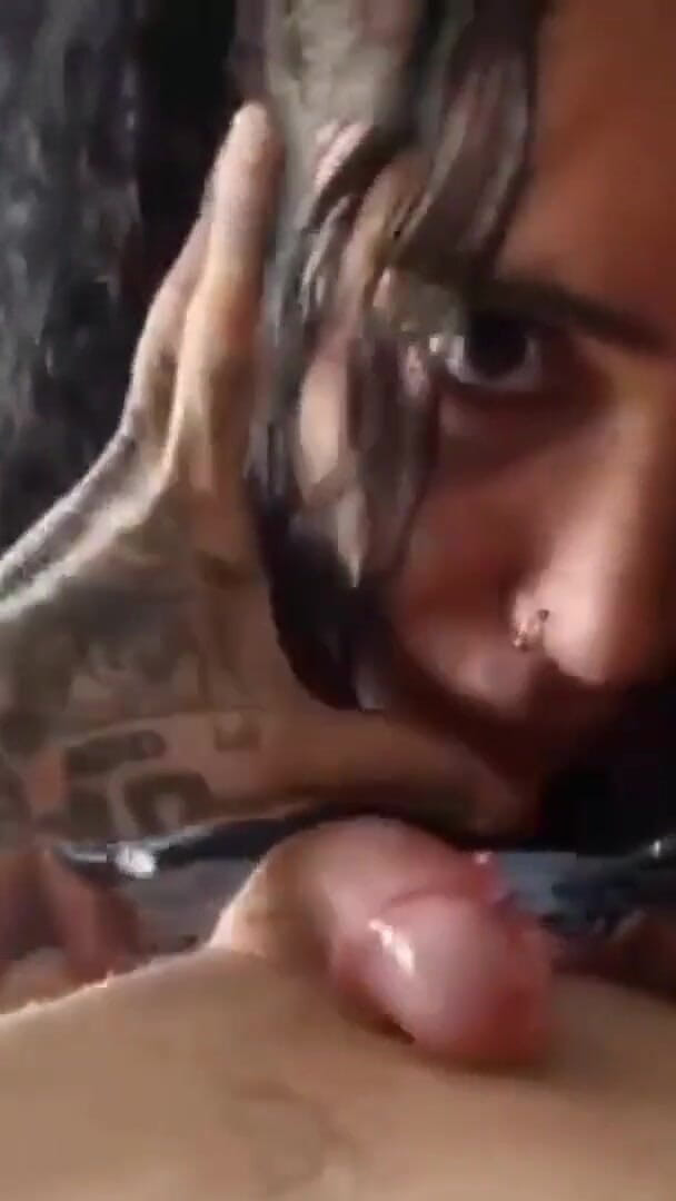 TYRARIDE: Tatuada tetona milf traga una gruesa carga matutina con ganas