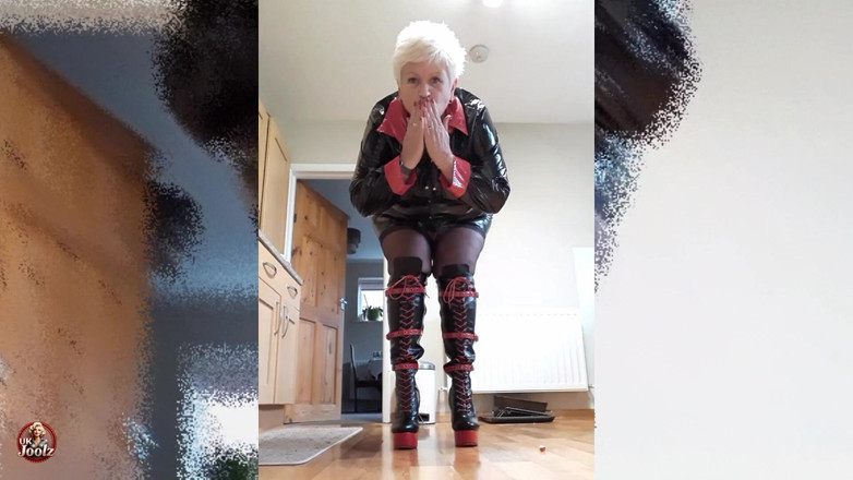 Uk Joolz: Poesje in laarzen