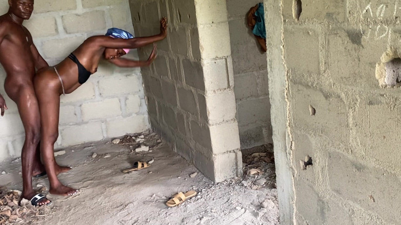 Pretty Pussy Studio: Moje bývalá mě překvapila v nedokončené budově s mojí přítelkyní