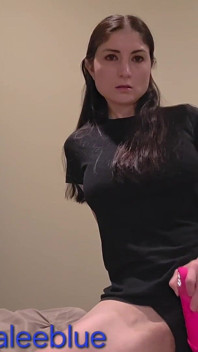 MAMĂ SEXY SE MASTURBEAZĂ